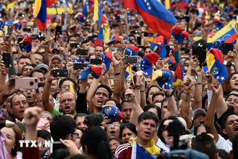 [Video] Venezuela: Biểu tình khắp các đường phố ở thủ đô Caracas