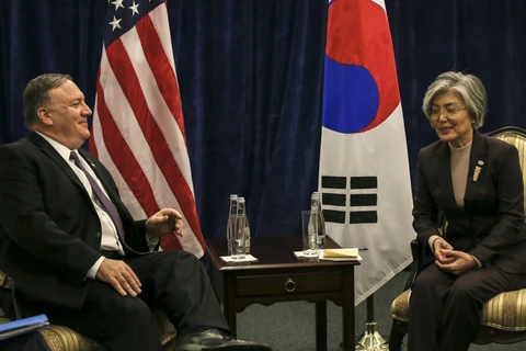 Ngoại trưởng Mỹ Mike Pompeo hội đàm với người đồng cấp Hàn Quốc Kang Kyung-wha. (Nguồn: kr.usembassy.gov)