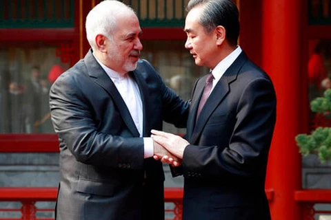 Ngoại trưởng Trung Quốc Vương Nghị (phải) và người đồng cấp Iran Mohammad Javad Zarif tại Bắc Kinh. (Nguồn: AP)