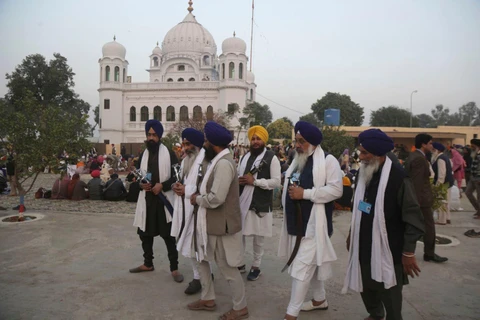 Người hành hương tới viếng đền thờ Gurdwara Darbar Sahib. (Nguồn: Washington Post)