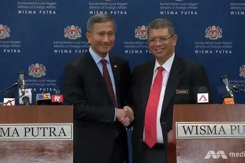Ngoại trưởng Singapore Vivian Balakrishnan và người đồng cấp Malaysia Saifuddin Abdullah tại cuộc họp báo ngày 14/3/2019.(Nguồn: channelnewsasia.com)