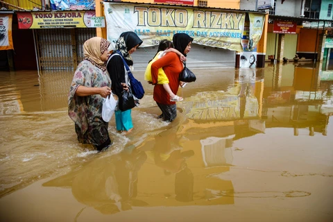 [Video] Lũ quét tại Indonesia, hàng chục thi thể tìm thấy trong bùn