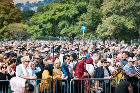 Trong ảnh: Người dân tham gia lễ tưởng niệm các nạn nhân thiệt mạng trong vụ xả súng tại Christchurch, New Zealand, ngày 22/3/2019. Ảnh: THX/ TTXVN 