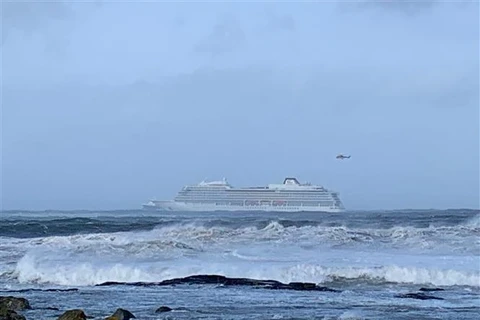 [Video] Sơ tán 1.300 hành khách mắc kẹt ngoài khơi Na Uy