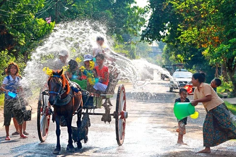 Người dân Myanmar tưng bừng đón Tết té nước Thingyan