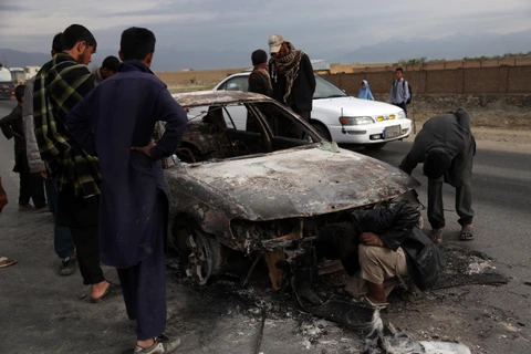 Hiện trường vụ đánh bom do phiến quân Taliban tiến hành tại tỉnh Parwan , Afghanistan ngày 9/4. (Ảnh: THX/TTXVN) 