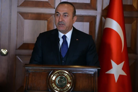 Ngoại trưởng Thổ Nhĩ Kỳ Mevlut Cavusoglu tại cuộc họp báo ở Ankara. (Ảnh: THX/TTXVN)