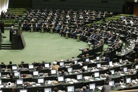 Toàn cảnh một phiên họp Quốc hội Iran ở Tehran. (Ảnh: AFP/TTXVN) 