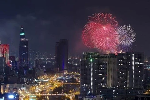 Thành phố Hồ Chí Minh sẽ bắn pháo hoa nghệ thuật trong dịp 40/4. (Ảnh: Quang Nhựt/TTXVN)