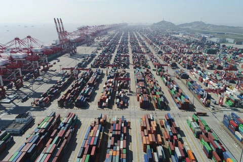 Cảng hàng hóa Dương Sơn ở Thượng Hải, Trung Quốc tháng 4/2017. (Ảnh: THX/TTXVN)
