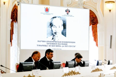 Hội thảo được tổ chức trang trọng tại khán phòng chính của trụ sở thành phố cho thấy sự kính trọng từ phía Chính quyền Saint-Petersburg với Chủ tịch Hồ Chí Minh - vị lãnh tụ kính yêu của Việt Nam. (Ảnh: Tâm Hằng/TTXVN)