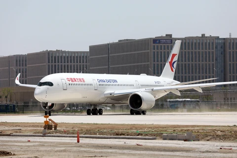 Máy bay của hãng hàng không Trung Quốc China Eastern Airlines tại sân bay quốc tế Daxing ở Bắc Kinh, Trung Quốc, ngày 13/5/2019. (Ảnh: AFP/TTXVN)