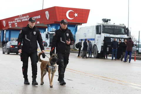 Cảnh sát Thổ Nhĩ Kỳ tuần tra tại thủ đô Ankara. (Ảnh: AFP/TTXVN)