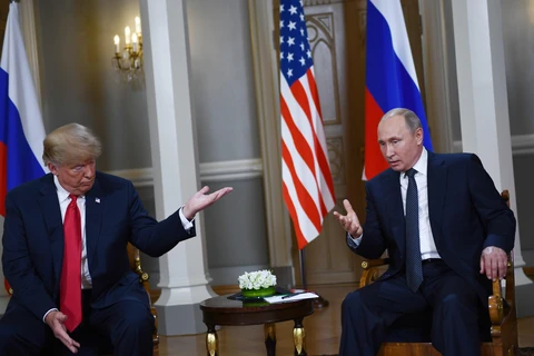 Tổng thống Nga Vladimir Putin (phải) và Tổng thống Mỹ Donald Trump trong cuộc gặp thượng đỉnh ở Helsinki (Phần Lan) ngày 16/7. (Ảnh: AFP/ TTXVN)