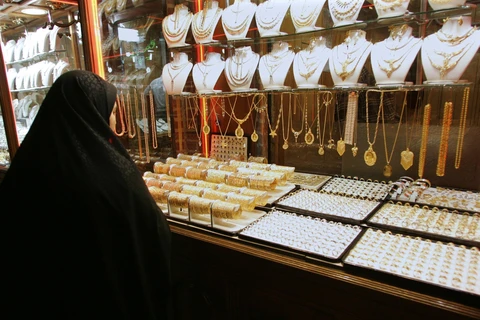 Một cửa hàng kim hoàn ở tỉnh Đông Azerbaijan của Iran. (Ảnh: AFP/TTXVN)