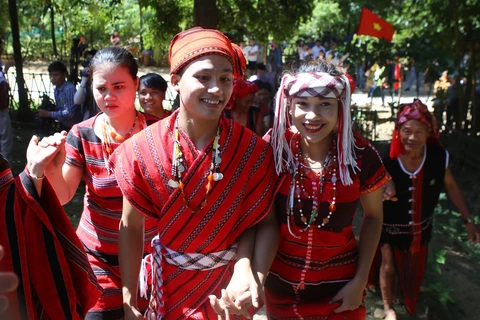 Lễ cưới truyền thống của dân tộc PaCô. (Ảnh: Hồ Cầu/TTXVN)