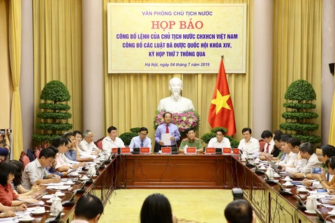 Ông Đào Việt Trung, Ủy viên Trung ương Đảng, Chủ nhiệm Văn phòng Chủ tịch nước chủ trì buổi họp báo. (Ảnh: Dương Giang/TTXVN)