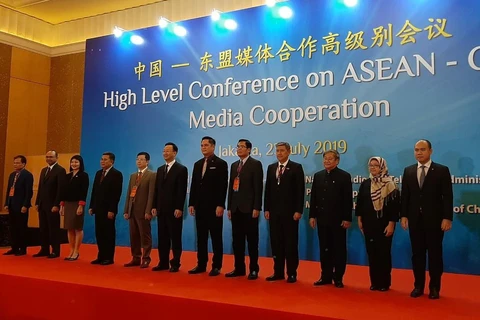 Đại diện 10 nước ASEAN và Trung Quốc tại Hội nghị cấp cao về hợp tác truyền thông tại Jakarta ngày 23/7 (Nguồn:The Jakarta Post)