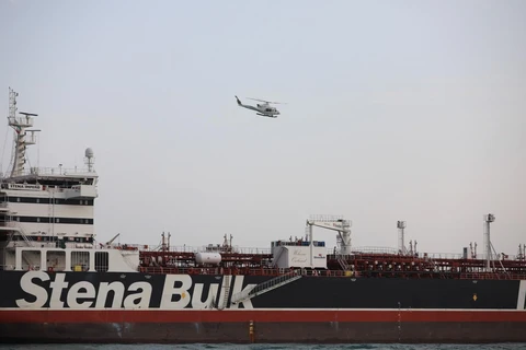 Tàu chở dầu mang cờ Anh "Stena Impero" ở gần Eo biển Hormuz ngày 21/7/2019. (Ảnh: THX/ TTXVN)