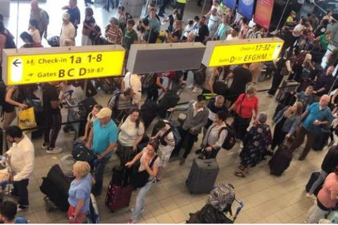 Sân bay Barcelona tê liệt do đình công. (Nguồn: 7dnews.com)