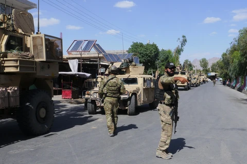 Lực lượng an ninh Afghanistan trong chiến dịch truy quét Taliban tại Farah. (Ảnh: AFP/ TTXVN)