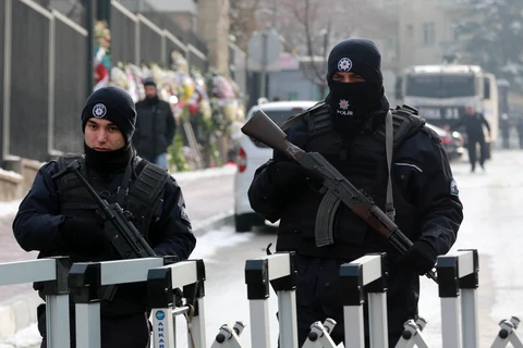 Cảnh sát Thổ Nhĩ Kỳ gác tại thủ đô Ankara. (Ảnh: AFP/TTXVN)