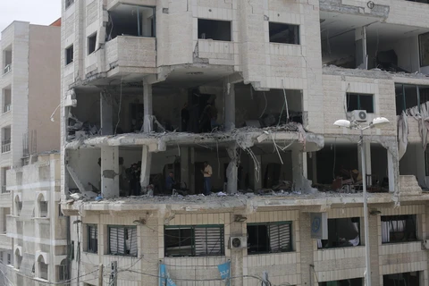 Một tòa nhà bị phá hủy sau loạt không kích của máy bay Israel xuống Dải Gaza ngày 5/5/2019. (Ảnh: THX/TTXVN)
