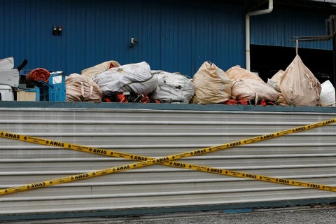 Rác thải nhựa chất đống trên một chiếc xe tải trong một nhà máy tái chế rác bất hợp pháp ở Kuala Langat, Malaysia. (Nguồn: Reuters)