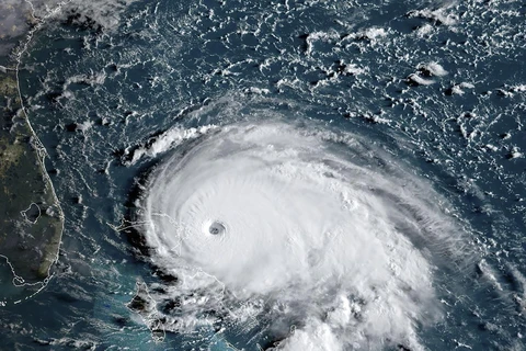Ảnh chụp vệ tinh cơn bão nhiệt đới Dorian tiến vào quần đảo Bahamas và bang Florida (Mỹ) ngày 1/9/2019. (Ảnh: AFP/TTXVN)