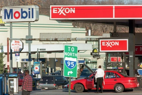 Một trạm xăng của Tập đoàn dầu khí Exxon Mobil của Mỹ ở Washington, DC. (Ảnh: AFP/TTXVN)