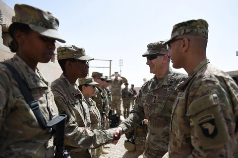 Binh sỹ Mỹ tại căn cứ quân sự ở Lashkar Gah, tỉnh Helmand, Afghanistan, ngày 29/4/2017. (Ảnh: AFP/TTXVN)