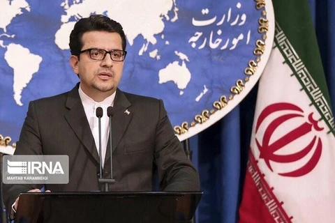 Người phát ngôn Bộ Ngoại giao Iran Abbas Mousavi phát biểu trong cuộc họp báo tại Tehran. (Ảnh: IRNA/TTXVN)
