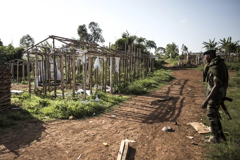 Một ngôi làng ở gần khu vực Djugu, tỉnh Ituri, Đông Bắc CHDC Congo bị thiêu rụi sau vụ tấn công ngày 4/7/2019. (Ảnh: AFP/TTXVN)