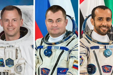 Từ trái sang: Các phi hành gia NASA Nick Hague, Roscosmos Alexey Ovchinin và Hazzaa Ali Almansoori của UAE. (Nguồn: NASA)