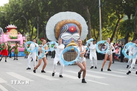 [Photo] Rực rỡ Carnival đường phố kỷ niệm ngày giải phóng Thủ đô