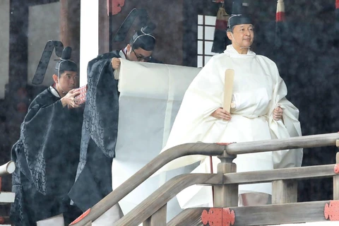 Nhật hoàng Naruhito làm lễ tại Điện thờ cung Hoàng gia ở Tokyo, trước lễ Đăng quang ngày 22/10/2019. (Nguồn: AFP/Getty)