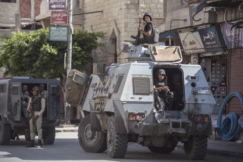 Cảnh sát Ai Cập gác tại El-Arish, Bắc Sinai. (Ảnh: AFP/TTXVN)
