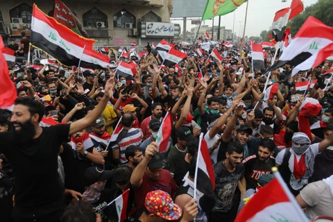Người biểu tình tập trung tại quảng trường Tahrir ở Baghdad, Iraq, ngày 25/10/2019. (Ảnh: THX/TTXVN)