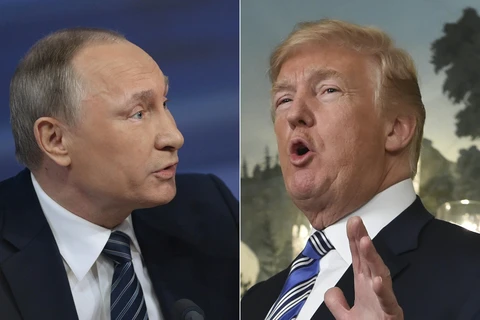 Tổng thống Mỹ Donald Trump (phải) và Tổng thống Nga Vladimir Putin. (Ảnh: AFP/TTXVN)