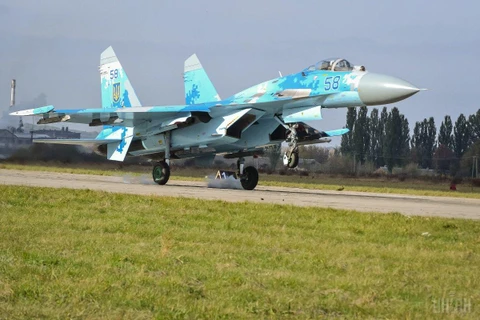 Tên lửa Molnia được trang bị cho máy bay chiến đấu Su-27. (Nguồn: UNIAN)