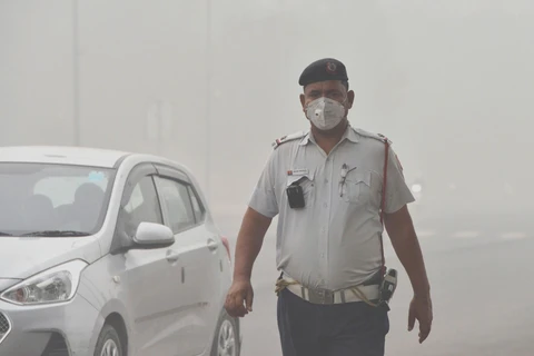Khói mù ô nhiễm bao phủ dày đặc tại New Delhi, Ấn Độ, ngày 3/11/2019. (Ảnh: THX/TTXVN)