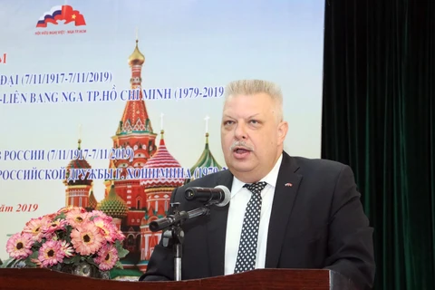Ông Alexey Vladimirovich Popov, Tổng Lãnh sự Liên bang Nga tại Thành phố Hồ Chí Minh phát biểu tại buổi Họp mặt. (Ảnh: Xuân Khu-TTXVN)