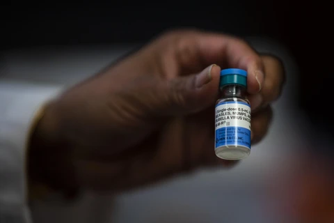 Vắcxin phòng sởi, quai bị, rubella. (Ảnh: AFP/TTXVN)