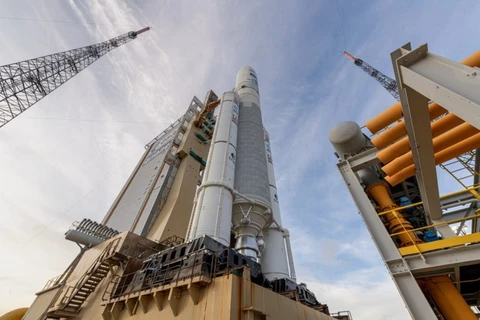 Tên lửa đẩy Ariane 5 trên bệ phóng. (Ảnh: ESA)