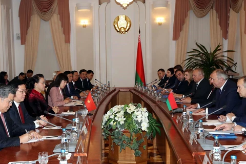 Chủ tịch Quốc hội Nguyễn Thị Kim Ngân hội kiến Thủ tướng Cộng hòa Belarus, Sergey Nikolayevich Rumas. (Ảnh: Trọng Đức/TTXVN)