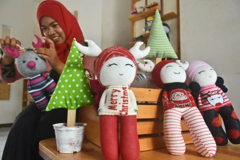 Các sản phẩm Giáng sinh được làm thủ công ở Malang, Đông Java. (Nguồn: JP)