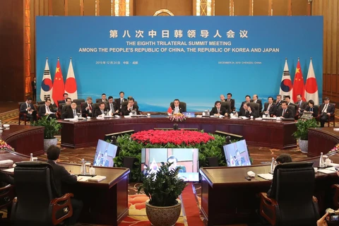 Toàn cảnh cuộc hội đàm ba bên giữa Thủ tướng Trung Quốc Lý Khắc Cường, Thủ tướng Nhật Bản Shinzo Abe và Tổng thống Hàn Quốc Moon Jae-in tại Thành Đô, Trung Quốc, ngày 24/12/2019. (Ảnh: Yonhap/TTXVN)