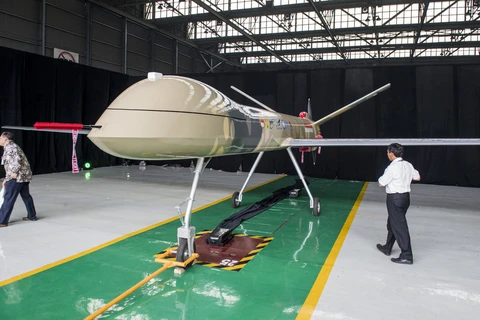 Công ty hàng không vũ trụ nhà nước Dirgantara Indonesia giới thiệu máy bay không người lái tầm trung đầu tiên cho mục đích quân sự và dân sự tại nhà chứa máy bay của công ty ở Bandung, Tây Java. (Nguồn: jakartaglobe.id)