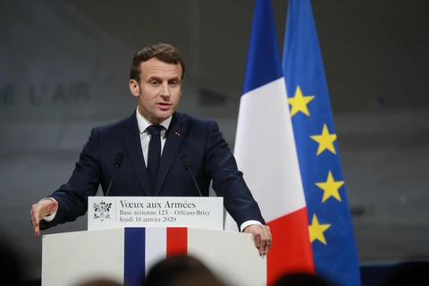 Tổng thống Pháp Emmanuel Macron phát biểu trước các tướng lĩnh quân đội tại một căn cứ không quân ở Orleans-Bricy ngày 16/1/2020. (Ảnh: AFP/TTXVN)