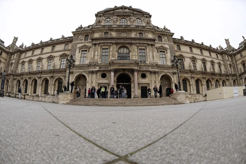 Bảo tàng Louvre tại thủ đô Paris, Pháp. (Ảnh: AFP/TTXVN)